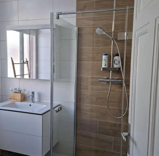 Lumineux Au Centre Du Village