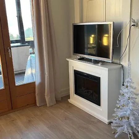 Lumineux Au Centre Du Village לייסין