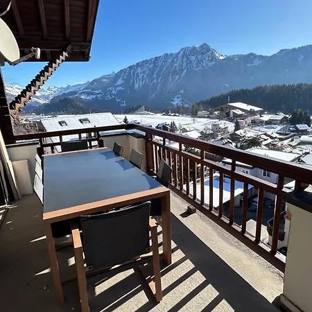 Lumineux Au Centre Du Village לייסין